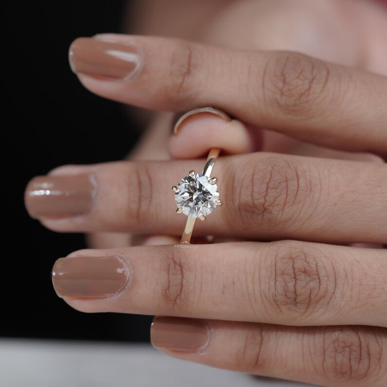 Round Brilliant Cut Diamond Ring with Solitaire Diamond | Yellow Gold