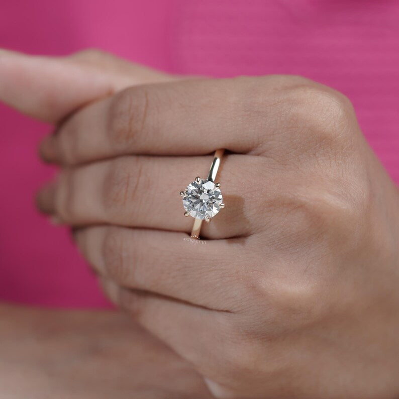 Round Brilliant Cut Diamond Ring with Solitaire Diamond | Yellow Gold