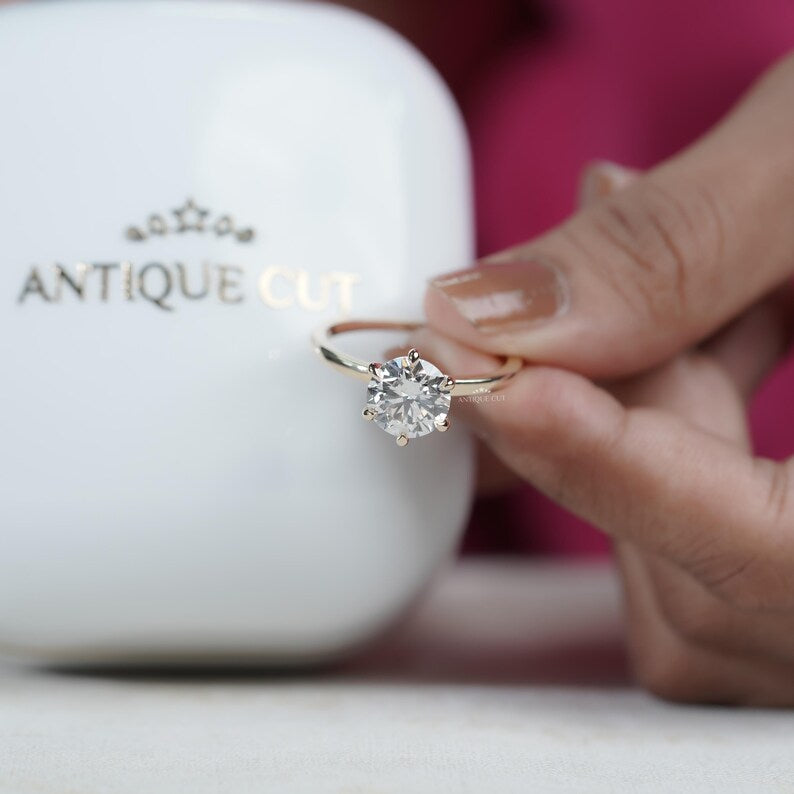 Round Brilliant Cut Diamond Ring with Solitaire Diamond | Yellow Gold