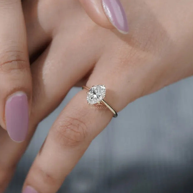 Sparkling oval diamond ring detail