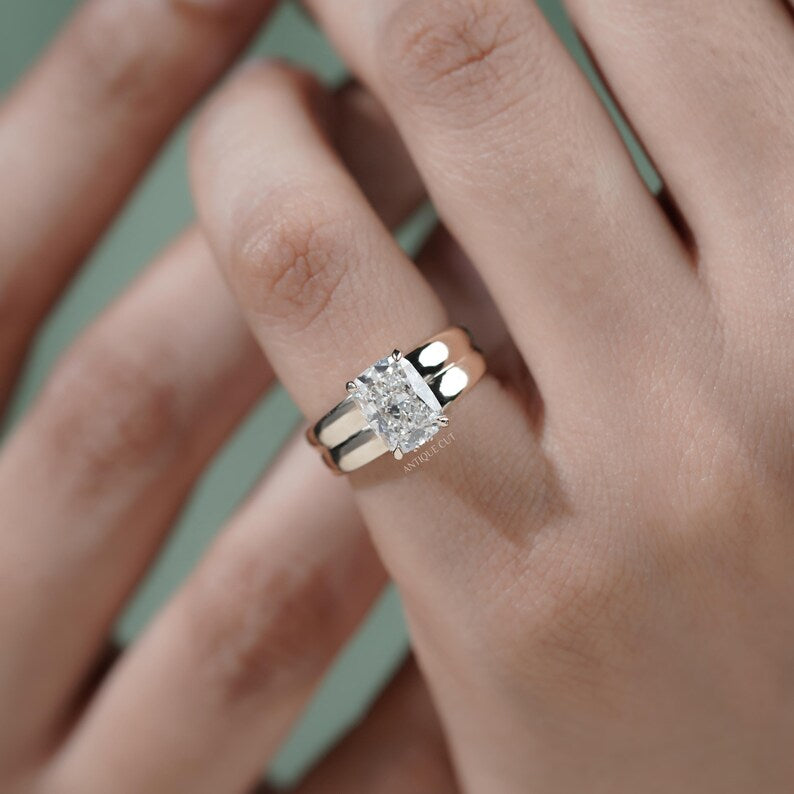 Solitaire Diamond Cushion Cut Engagement Ring in Yellow Gold | IGI Certified