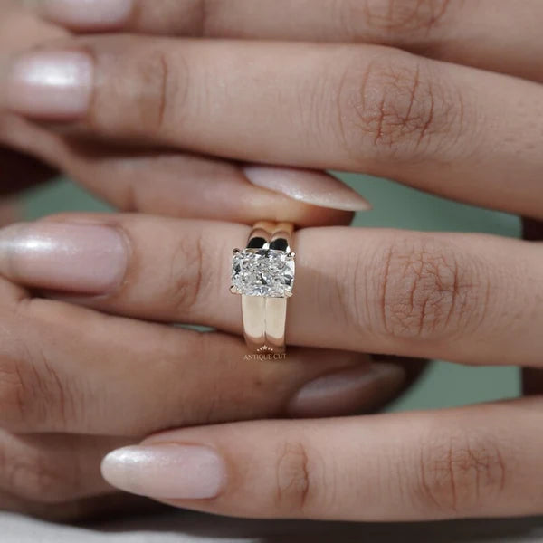 Solitaire Diamond Cushion Cut Engagement Ring in Yellow Gold | IGI Certified