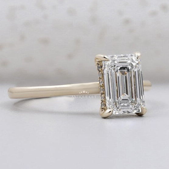 Yellow gold emerald diamond ring close-up