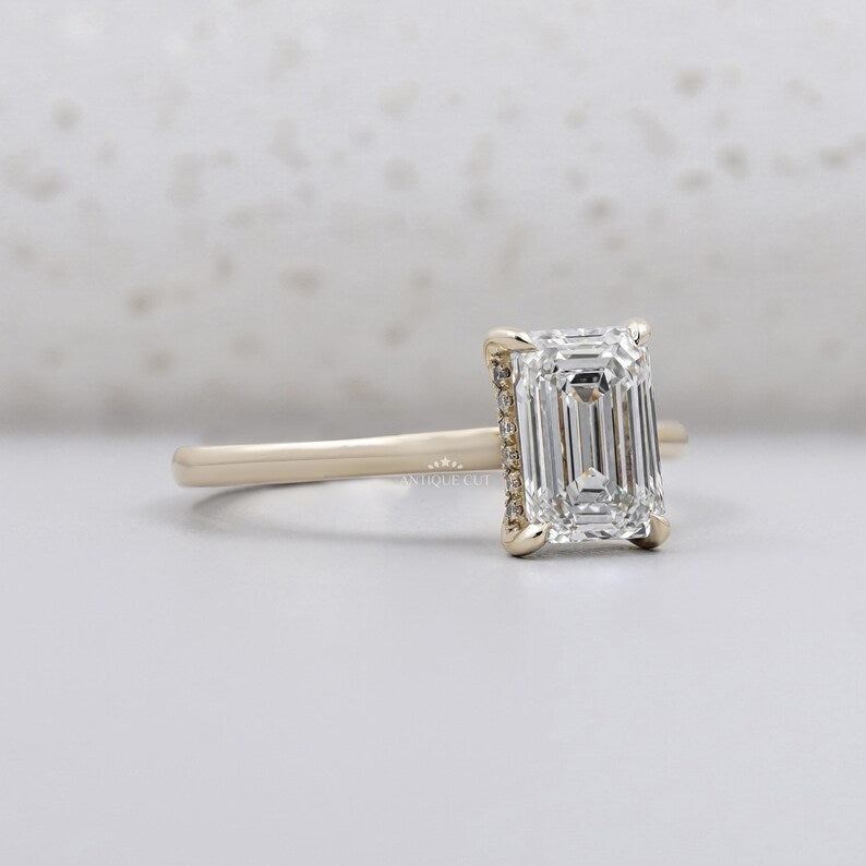 Yellow gold emerald diamond ring close-up