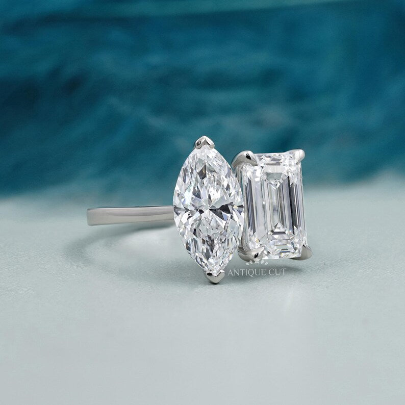 Emerald and marquise ring in white gold setting