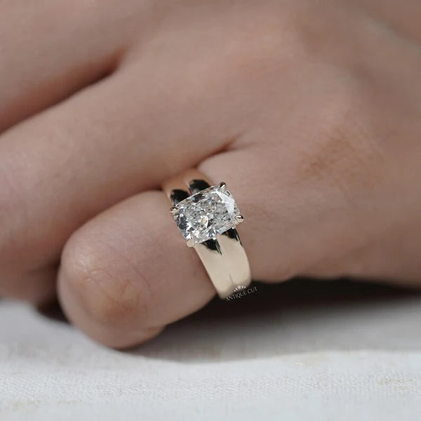 Solitaire Diamond Cushion Cut Engagement Ring in Yellow Gold | IGI Certified