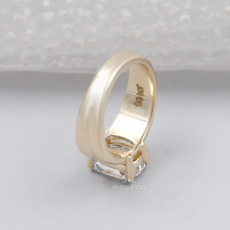 Cushion diamond ring top view brilliance