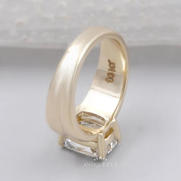 Solitaire Diamond Cushion Cut Engagement Ring in Yellow Gold | IGI Certified