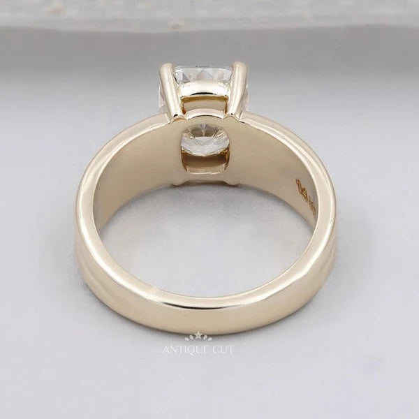 Solitaire Diamond Cushion Cut Engagement Ring in Yellow Gold | IGI Certified