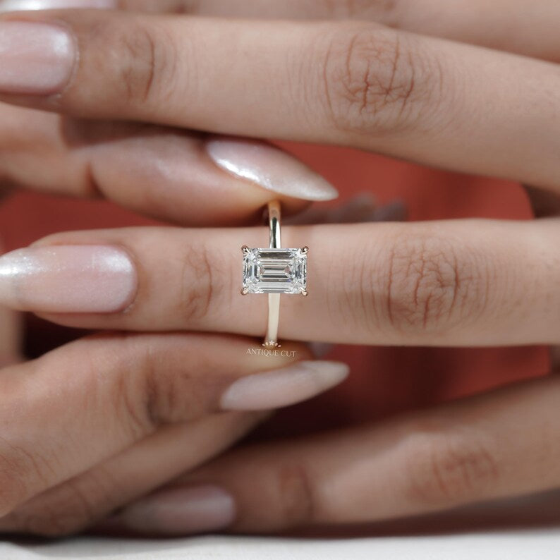 Classic yellow gold engagement ring design