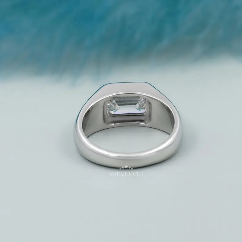 lab emerald with diamond bezel setting ring