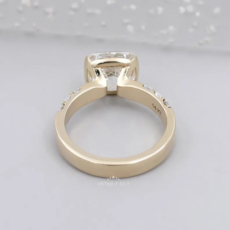 Horizontal cushion cut engagement ring