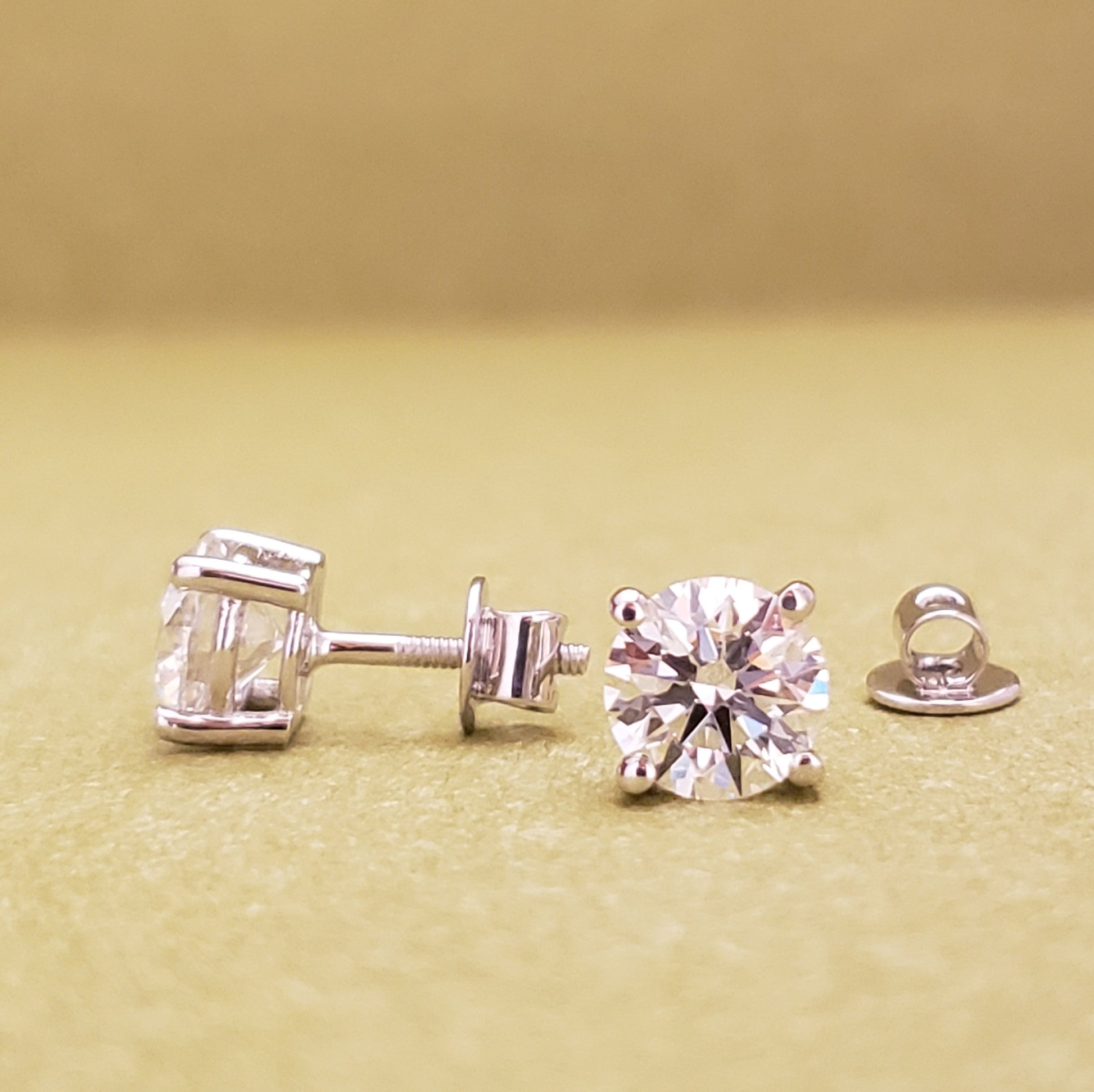 2 carat D VVS2 IGI certified Lab Grown Diamond Stud Earrings 14k White Gold Basket Pushback