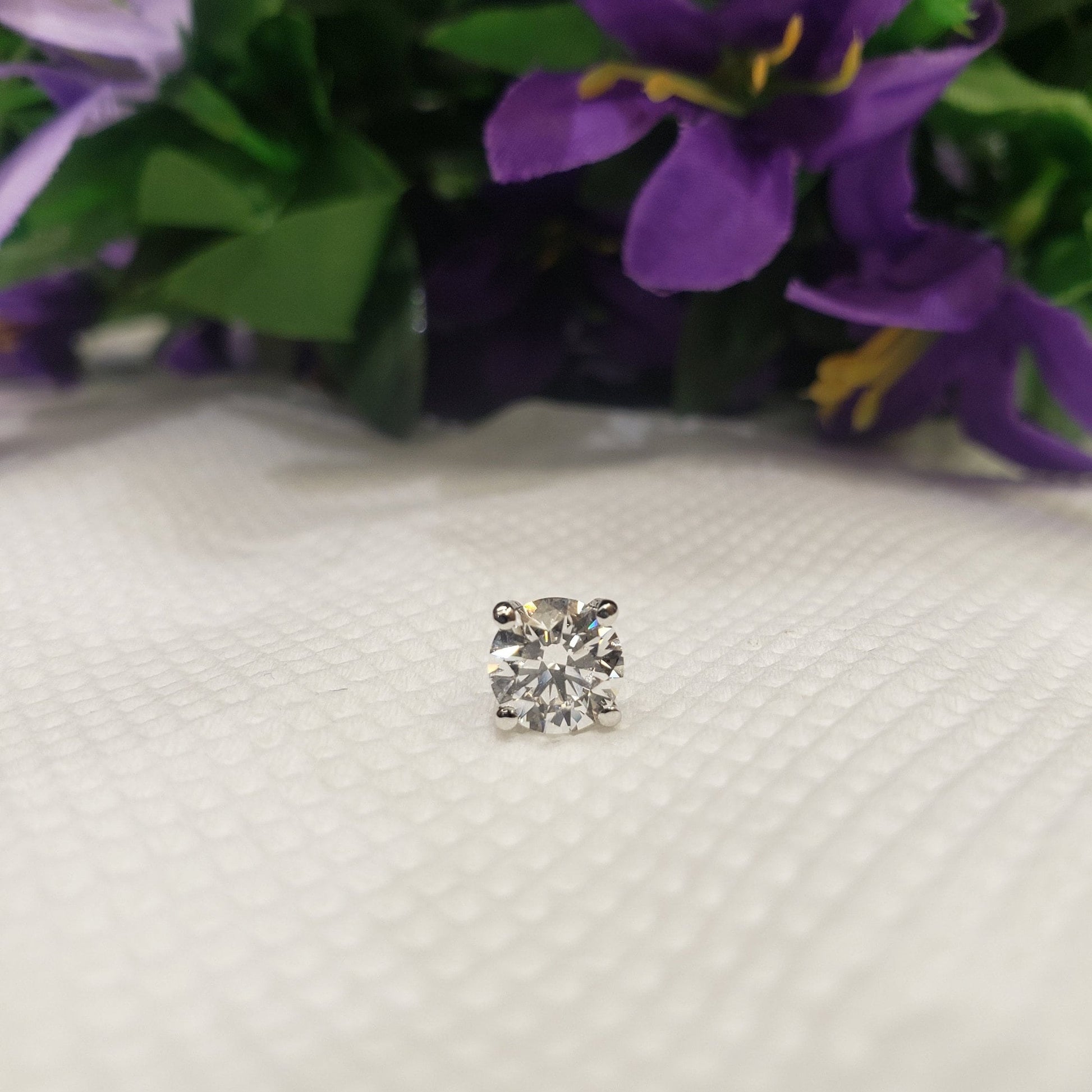 2 carat D VVS2 IGI certified Lab Grown Diamond Stud Earrings 14k White Gold Basket Pushback