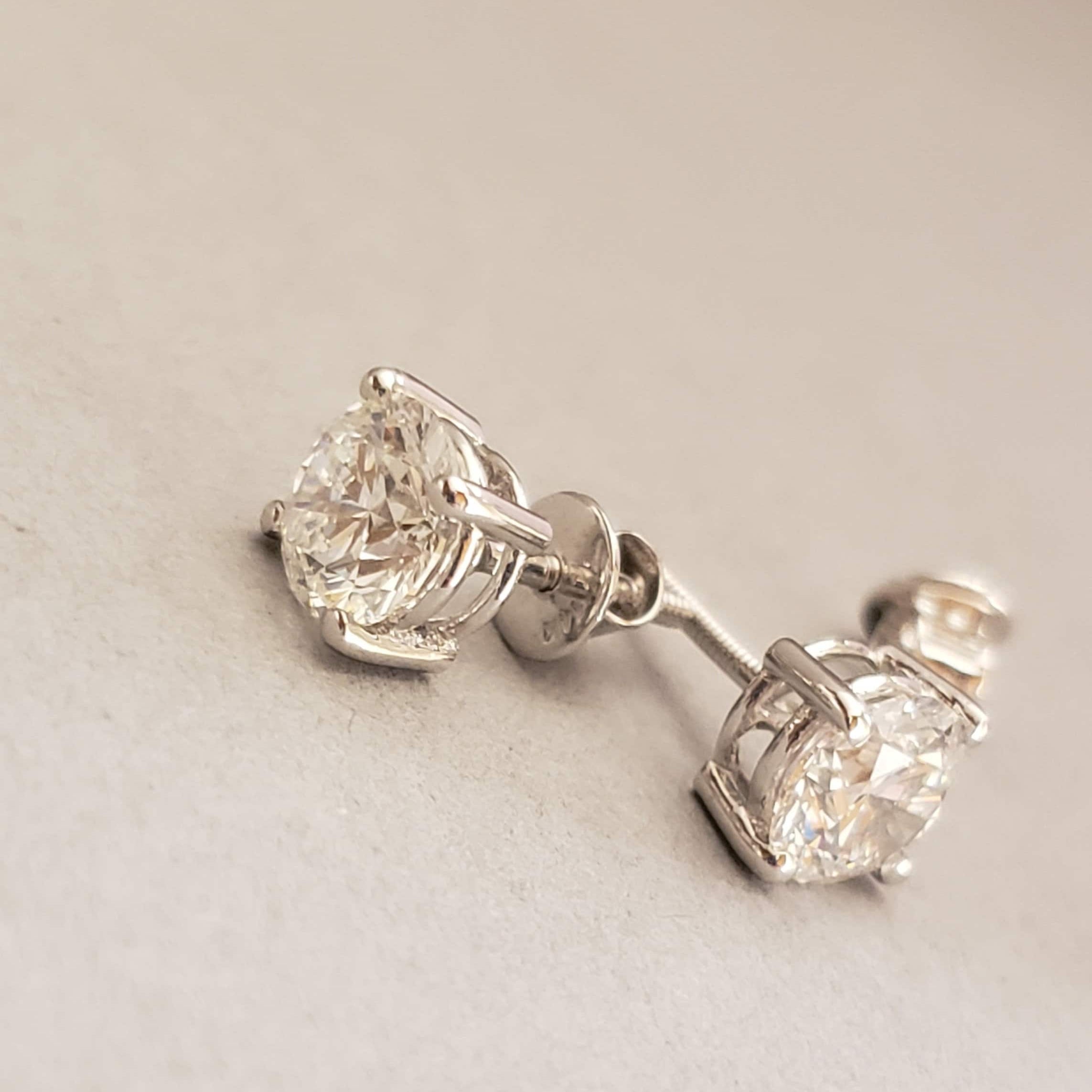2 carat D VVS2 IGI certified Lab Grown Diamond Stud Earrings 14k White Gold Basket Pushback