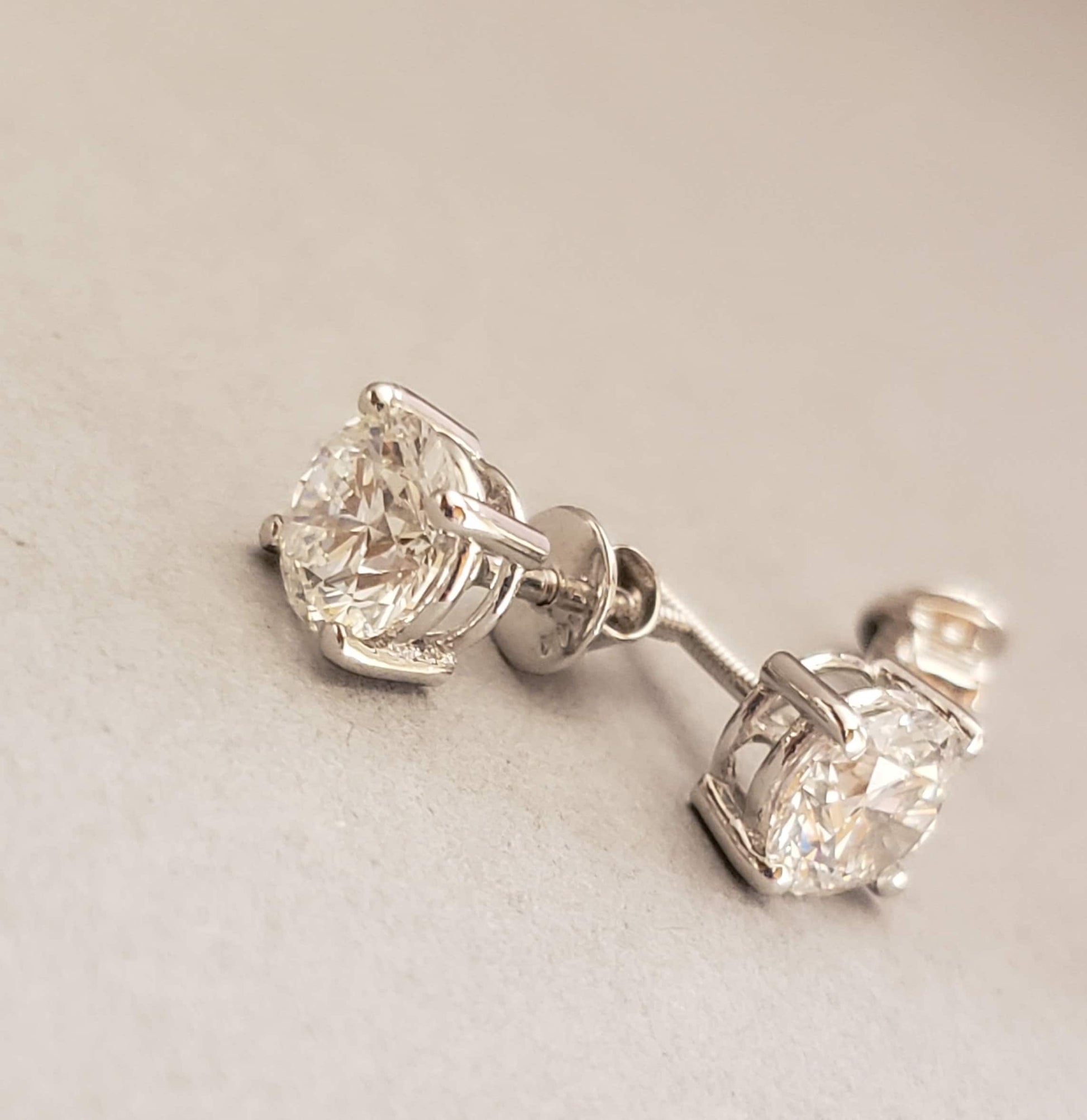 2 carat D VVS2 IGI certified Lab Grown Diamond Stud Earrings 14k White Gold Basket Pushback