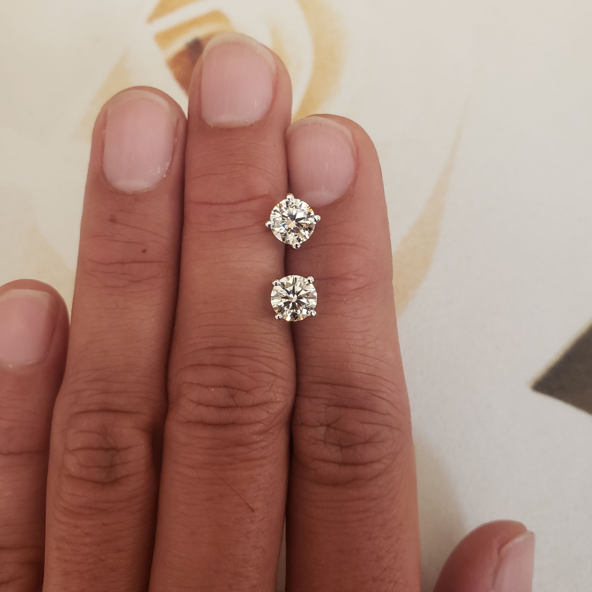 2 carat D VVS2 IGI certified Lab Grown Diamond Stud Earrings 14k White Gold Basket Pushback