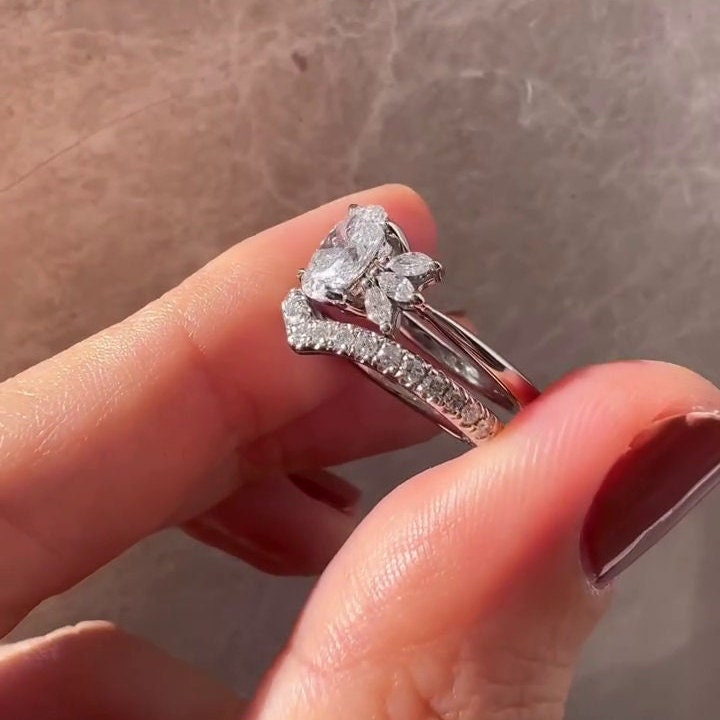 1.60tcw Oval Lab Diamond Ring with Marquise Side Stones | IGI Certified D-E-F VVS–VS
