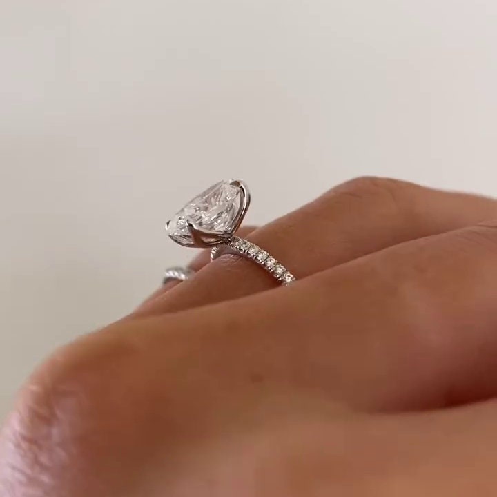 IGI certified oval diamond engagement ring