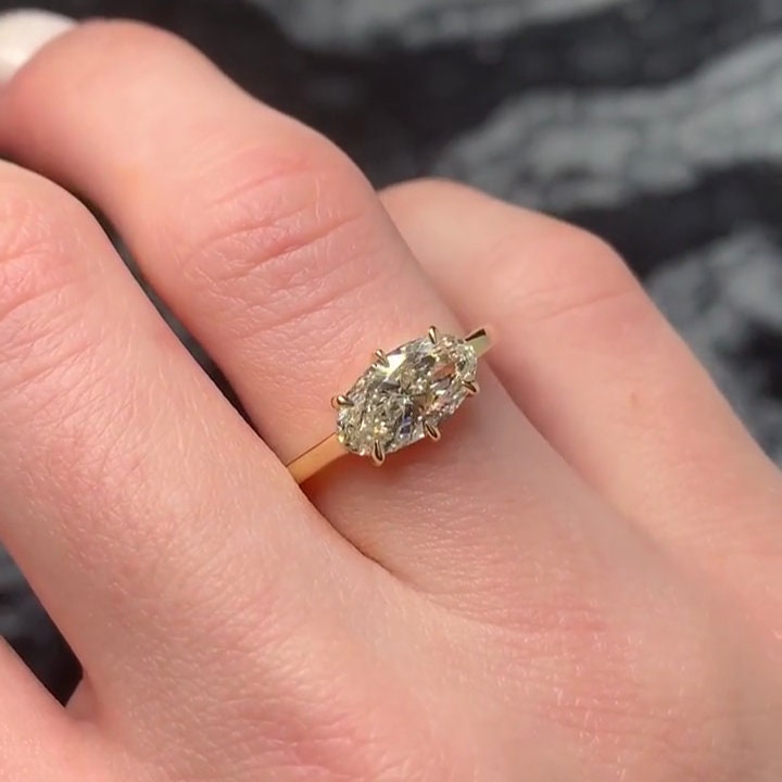 Oval 1.70ct Lab Diamond East-West Engagement Ring | 6 Prongs | IGI Certified