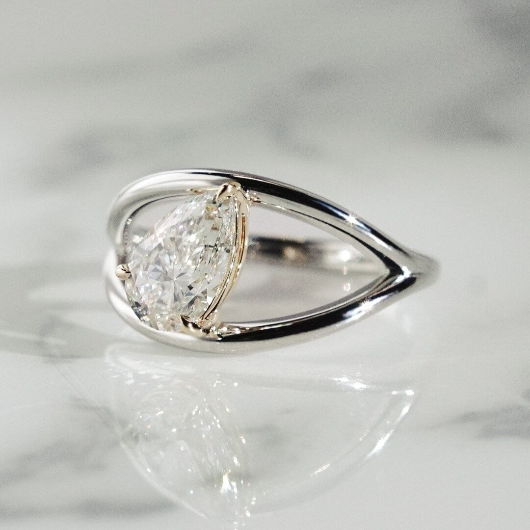 1.40ct Pear Lab Grown Diamond Two-Tone Split Shank Engagement Ring | IGI Certified | VVS–VS Clarity