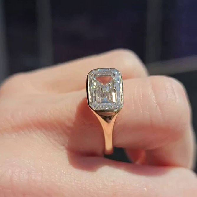 4.30ct Emerald East-West Bezel Lab Grown Diamond Engagement Ring | IGI Certified | DEF VVS-VS