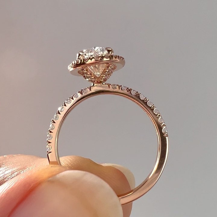 Oval 3.50tcw Lab Grown Diamond Halo Engagement Ring | IGI Certified DEF Color VVS–VS Clarity