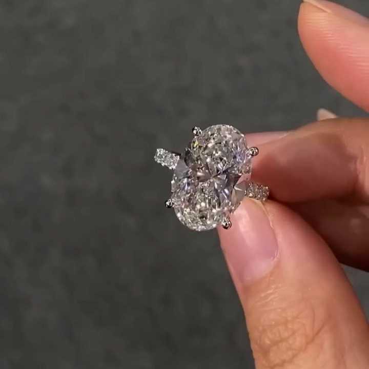 Oval 5.50tcw Lab Grown diamond scalloped Hidden Halo Engagement Ring, D-E-F Color, VVS-VS Clarity