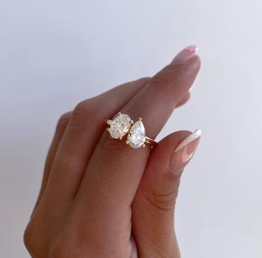 lab grown diamond toi et moi ring yellow gold 