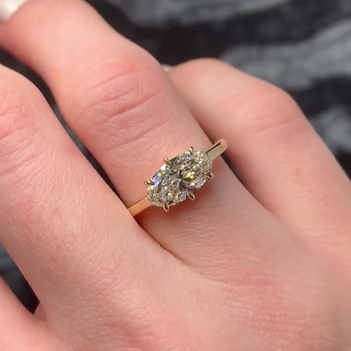 Oval 1.70ct Lab Diamond East-West Engagement Ring | 6 Prongs | IGI Certified