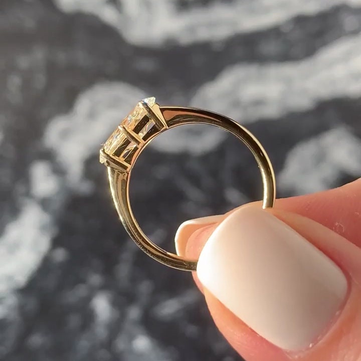 Oval 1.70ct Lab Diamond East-West Engagement Ring | 6 Prongs | IGI Certified