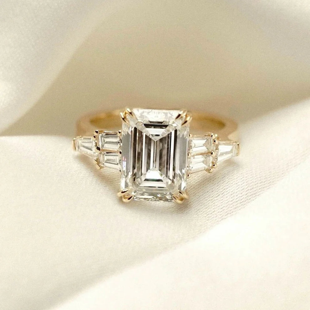 Custom order - 3.5ct D-VVS Emerald center stone | 18kt yellow gold | 6.75 US