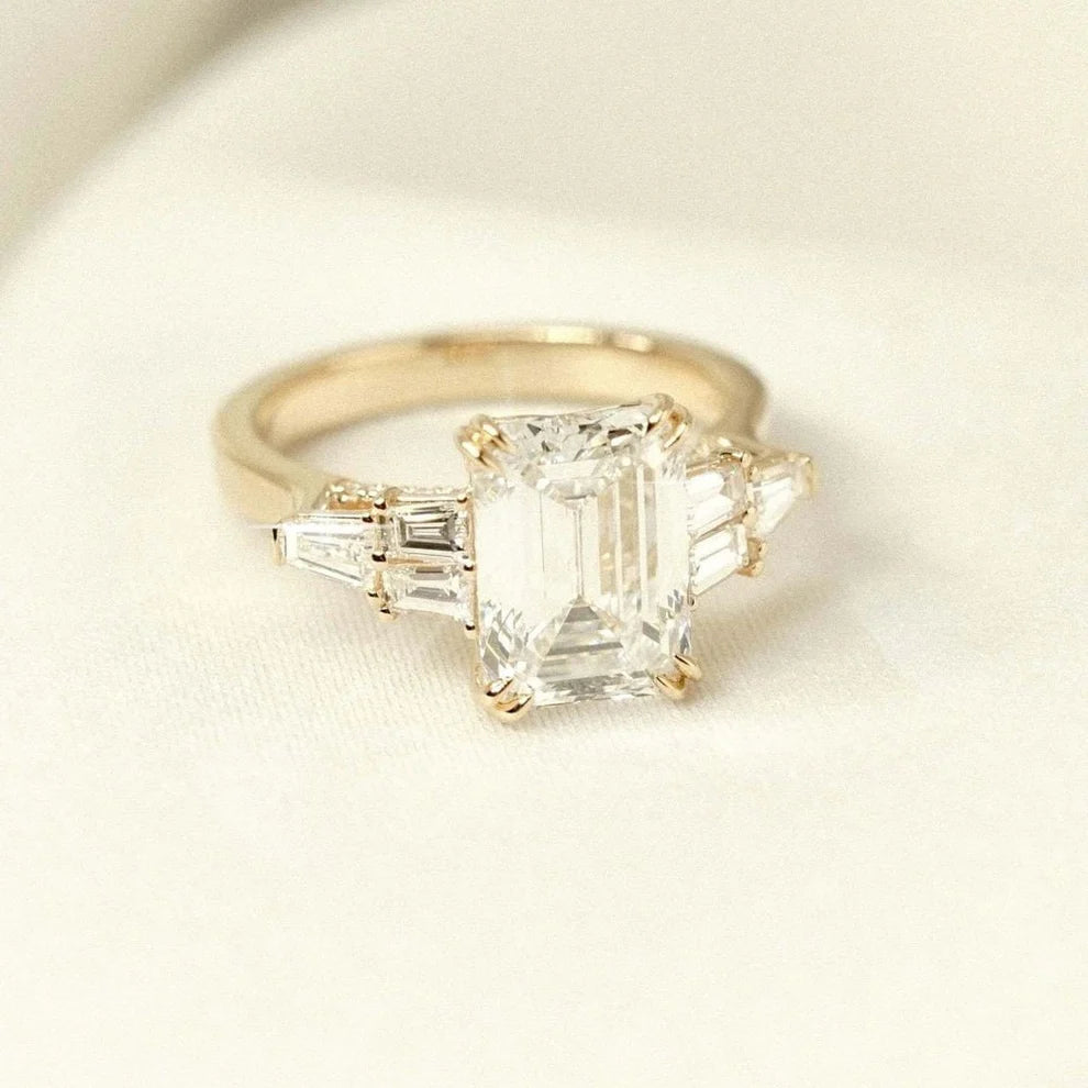 Custom order - 3.5ct D-VVS Emerald center stone | 18kt yellow gold | 6.75 US