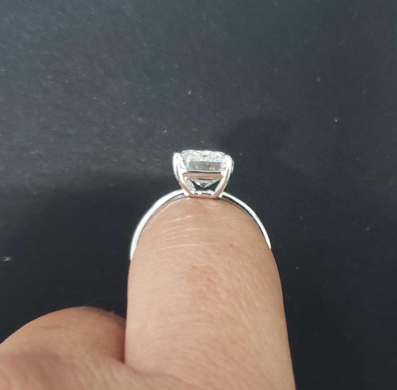 Emerald 5.50ct lab-grown diamond platinum Engagement ring, DEF Color, VVS-VS Clarity - IGI Certificate