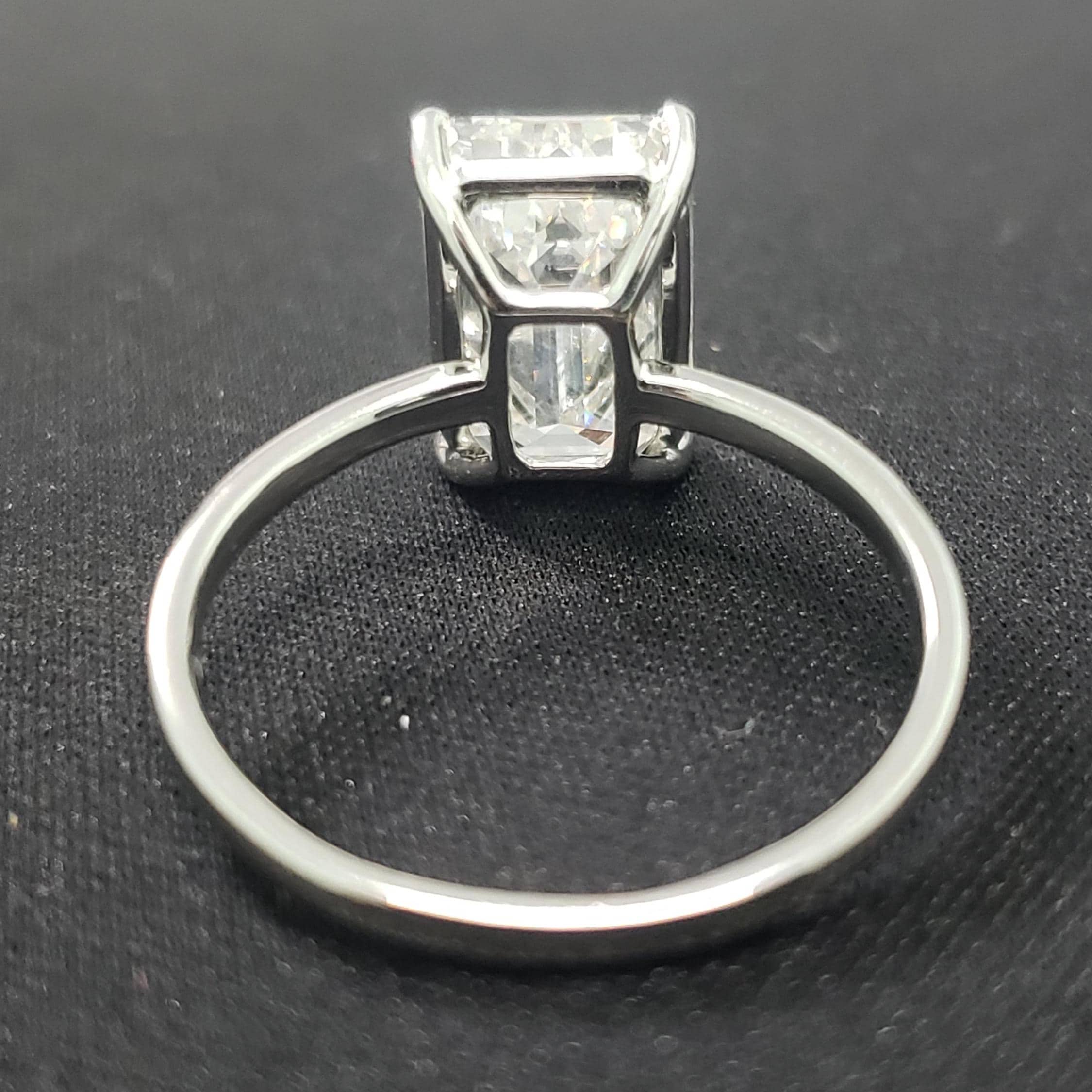 Emerald 5.50ct lab-grown diamond platinum Engagement ring, DEF Color, VVS-VS Clarity - IGI Certificate