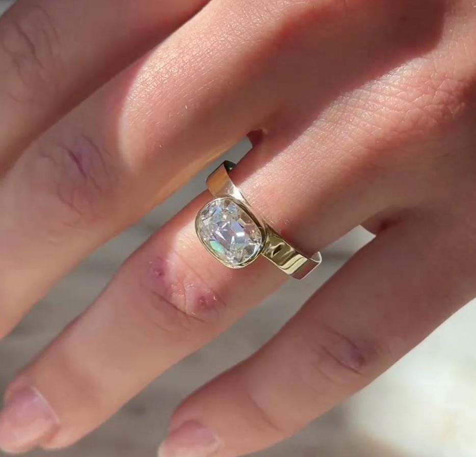 2.00ct Old Mine CushionLab Diamond Ring | D-E-F VVS–VS | IGI Certified | 10K 14K 18K Gold