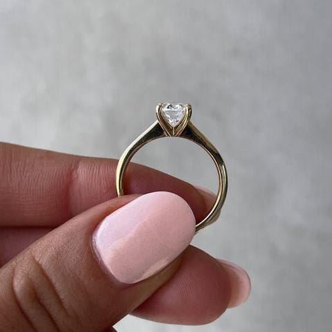 Oval 1ct Lab Grown Diamond Engagement ring, EF Color VS Clarity, IGI Certificate