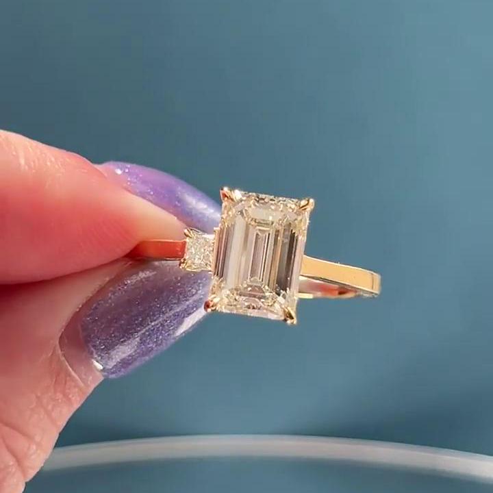 3.20ct Emerald Lab Diamond Engagement Ring | Princess Side Stone | IGI Certified | DEF VVS (Copy)