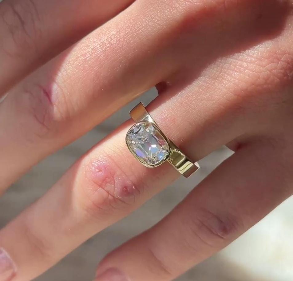 2.00ct Old Mine CushionLab Diamond Ring | D-E-F VVS–VS | IGI Certified | 10K 14K 18K Gold