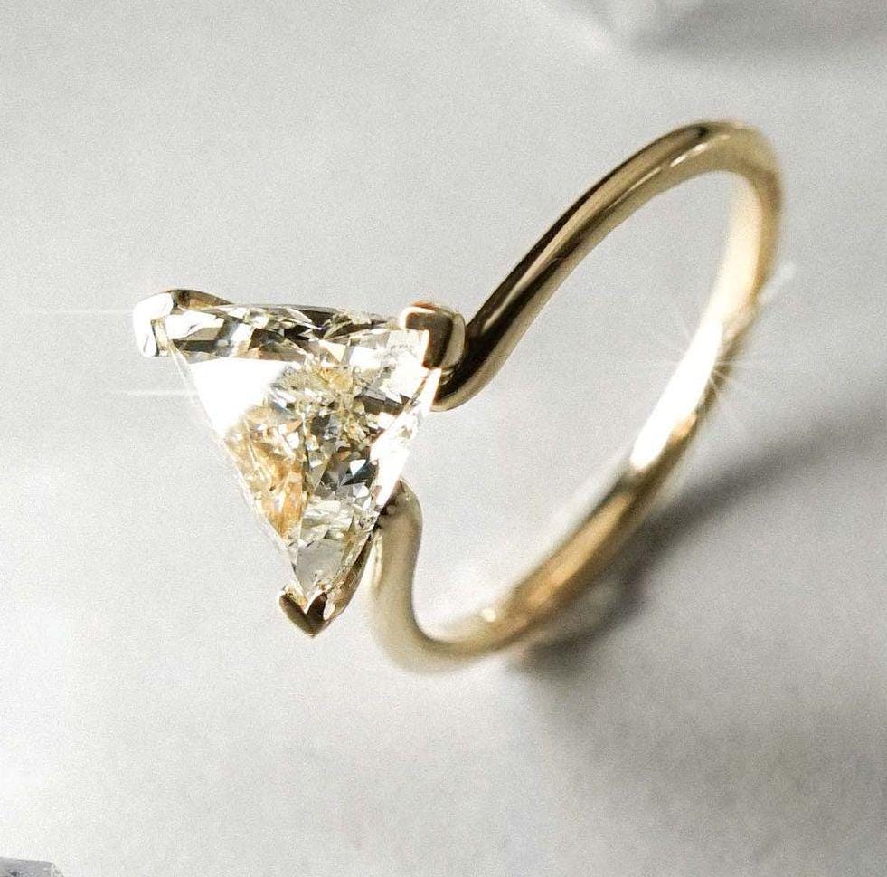 Trillion 2.00ct lab-grown Diamond Solitaire Engagement Ring, EF Color, VS Clarity