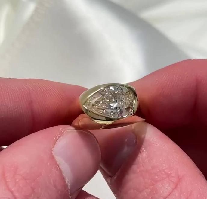 Pear 2.00ct Lab Grown Diamond Bezel-Set Engagement Ring, D-E-F Color, VVS-VS Clarity