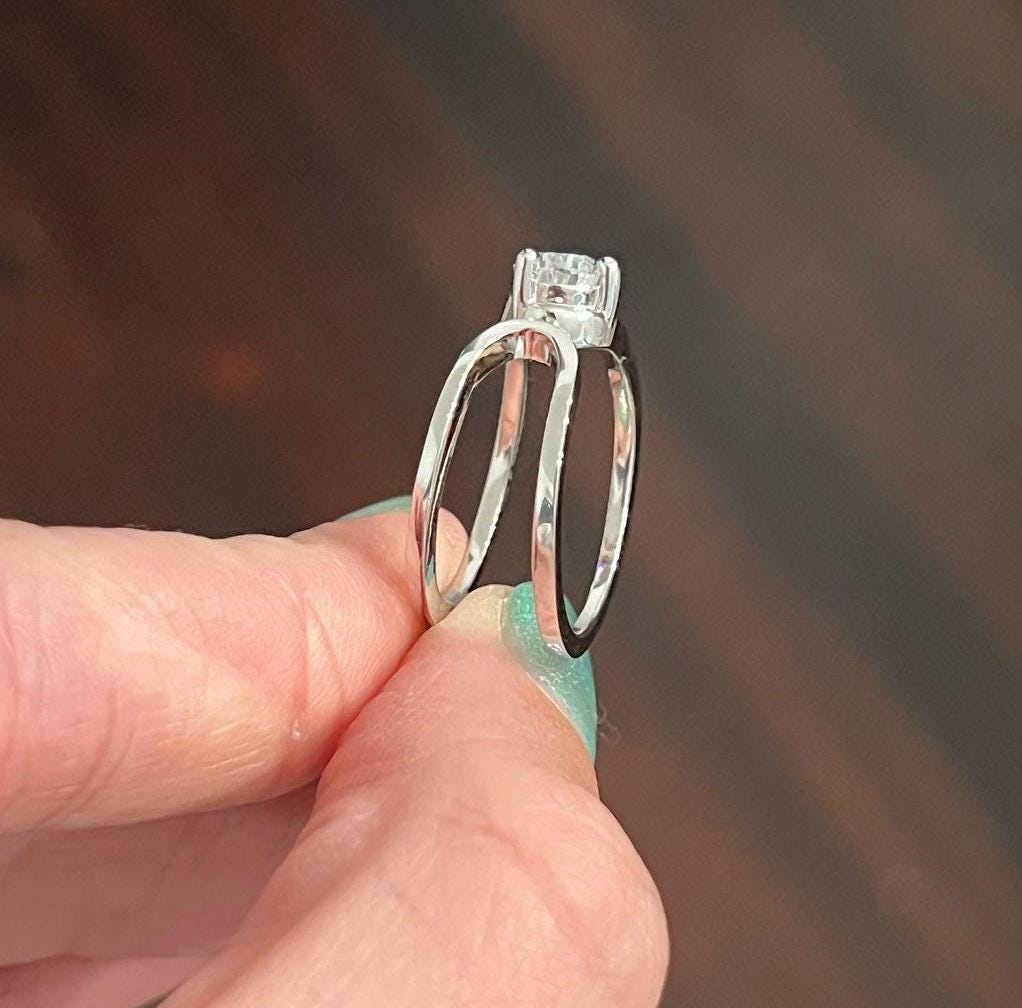 Pear 1.00ct Lab-grown diamond Bypass Engagement Ring, EF Color, VS Clarity - IGI Certificate