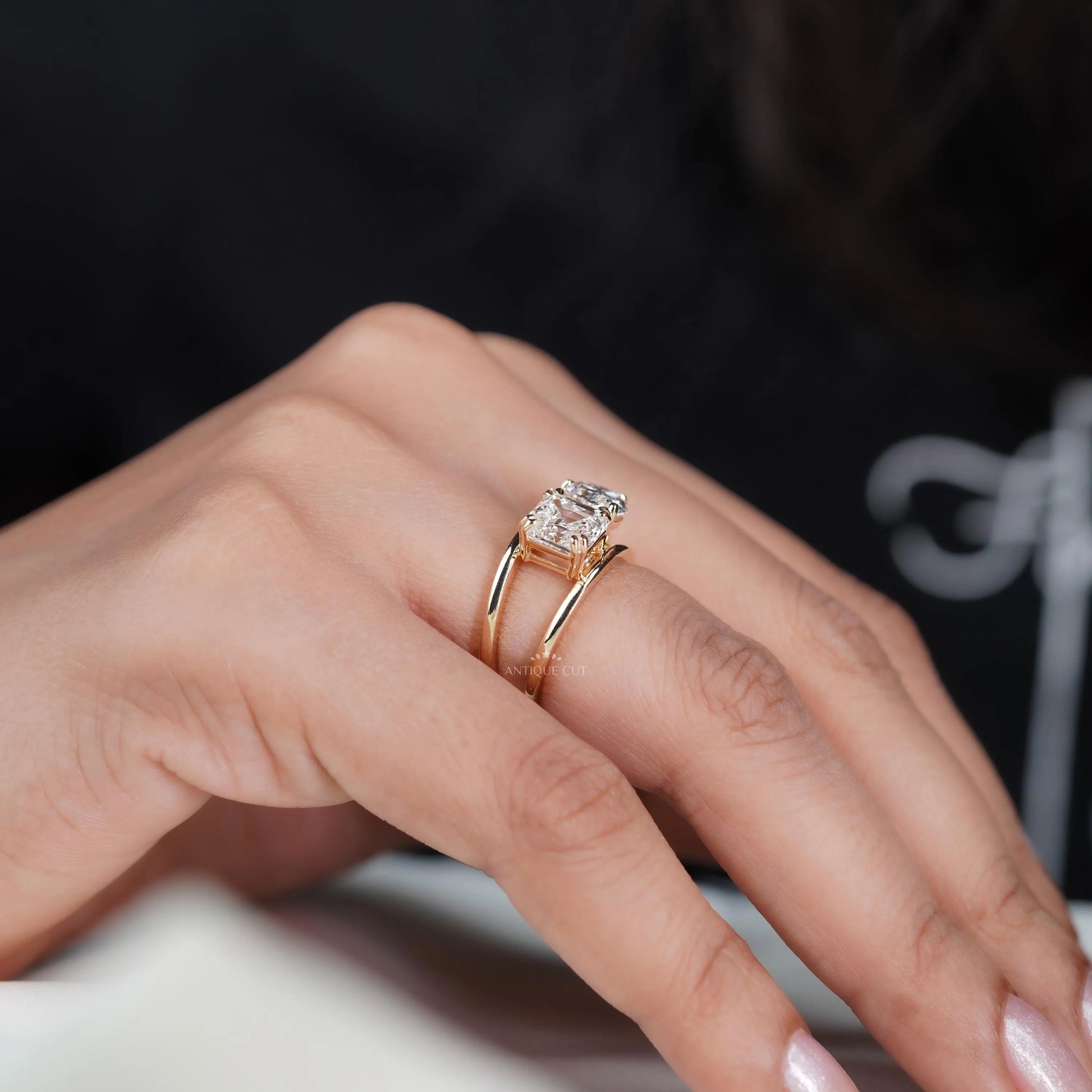 Romantic Toi Et Moi engagement ring design