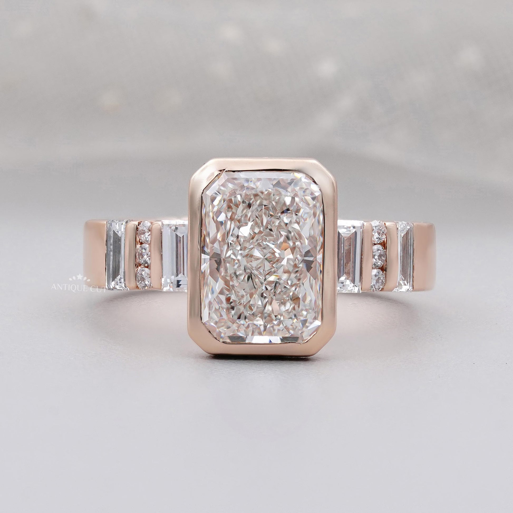 Radiant cut diamond ring in rose gold metal