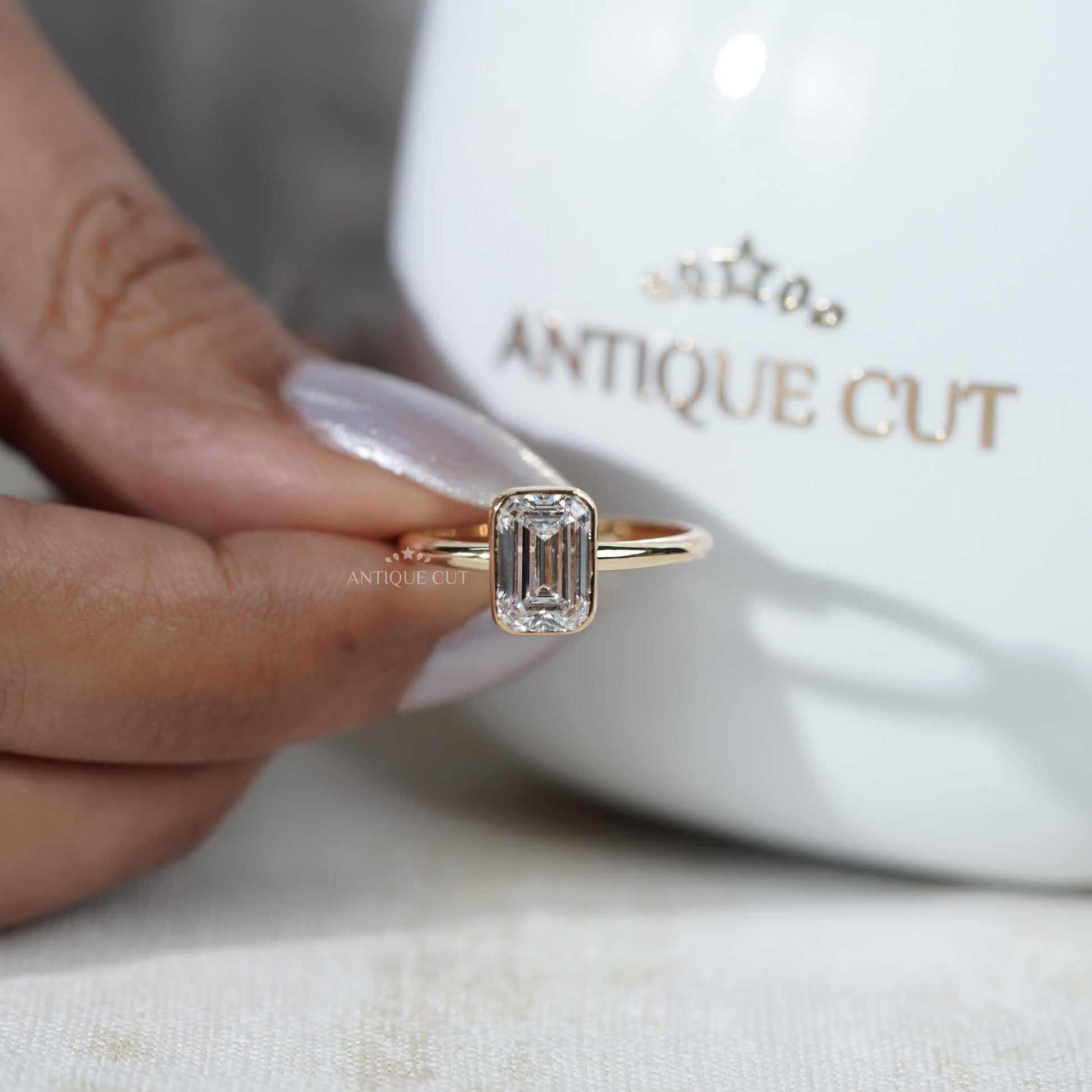 Sustainable lab grown diamond solitaire ring
