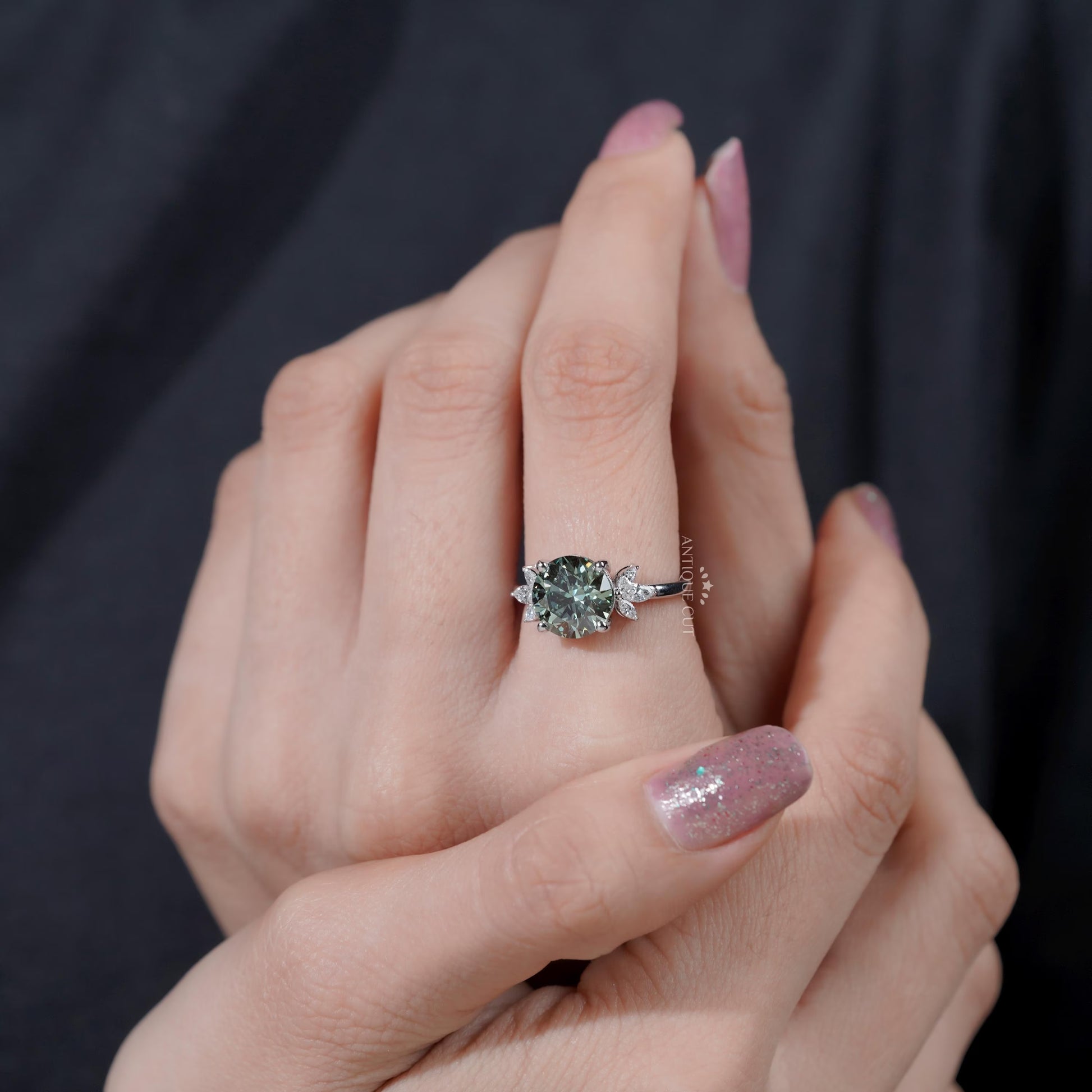 Fine jewelry round antique green diamond ring