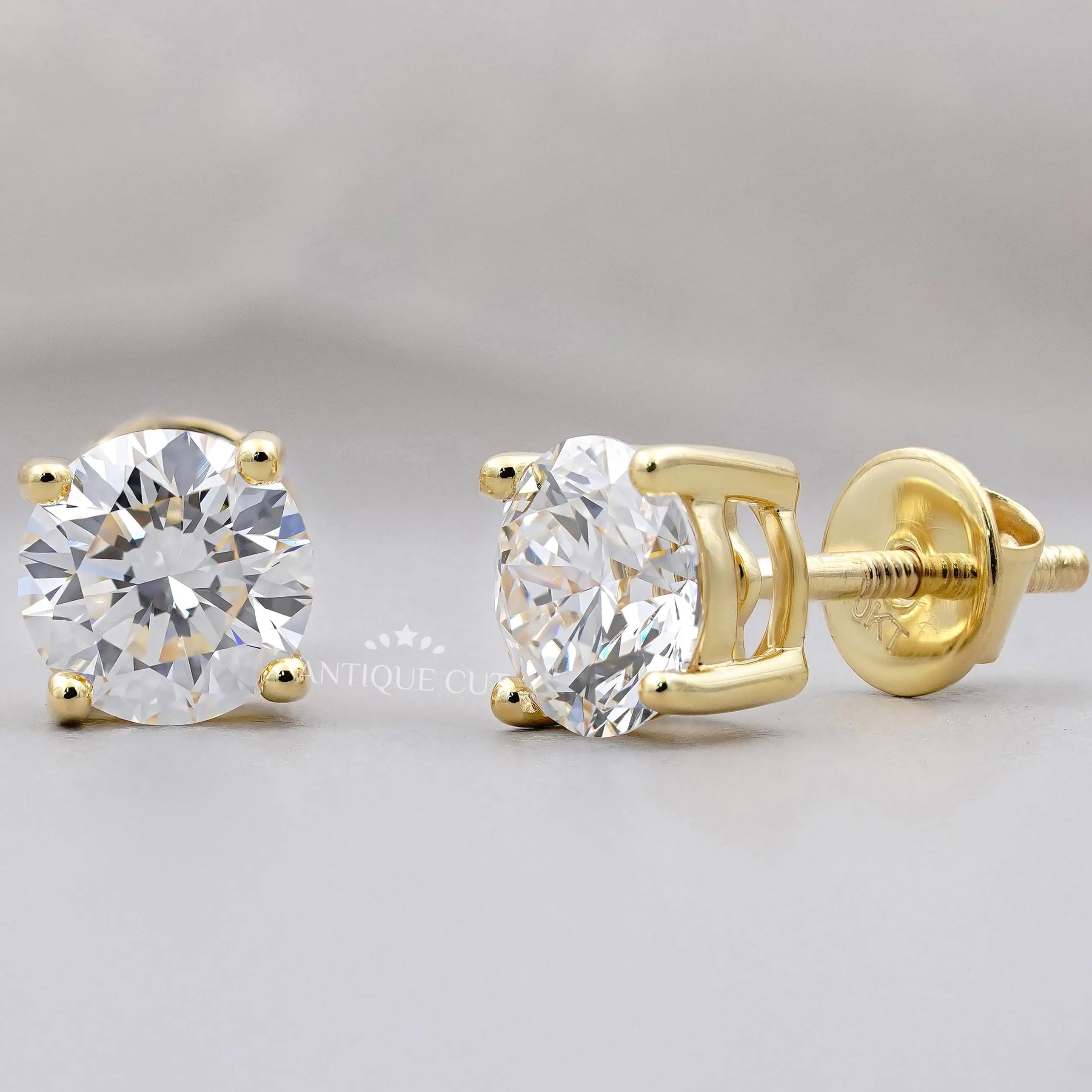 Round Diamond Stud Earrings with 4 prong setting