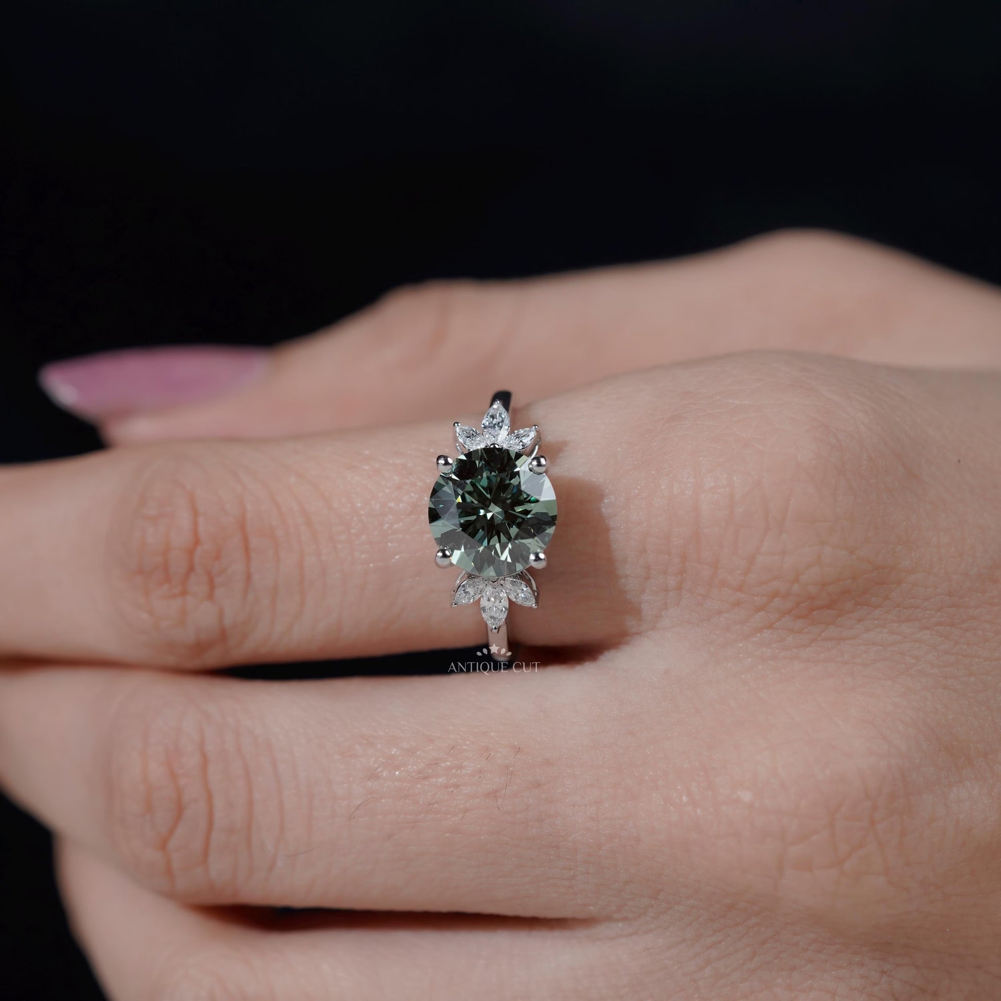 White gold antique green diamond ring elegant design