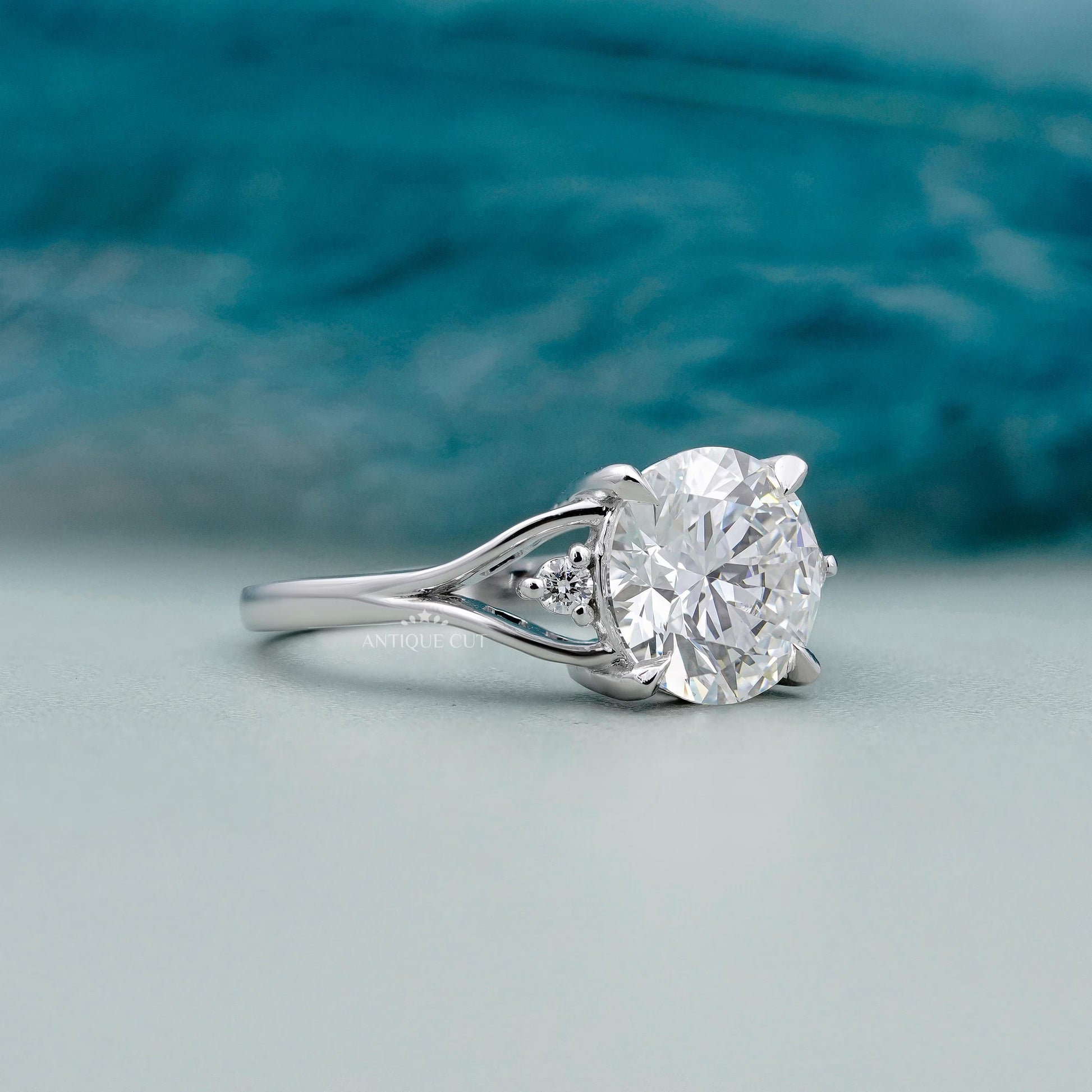 Round Cut Diamond Engagement Ring with Side Stones | Lab Grown Diamond Ring