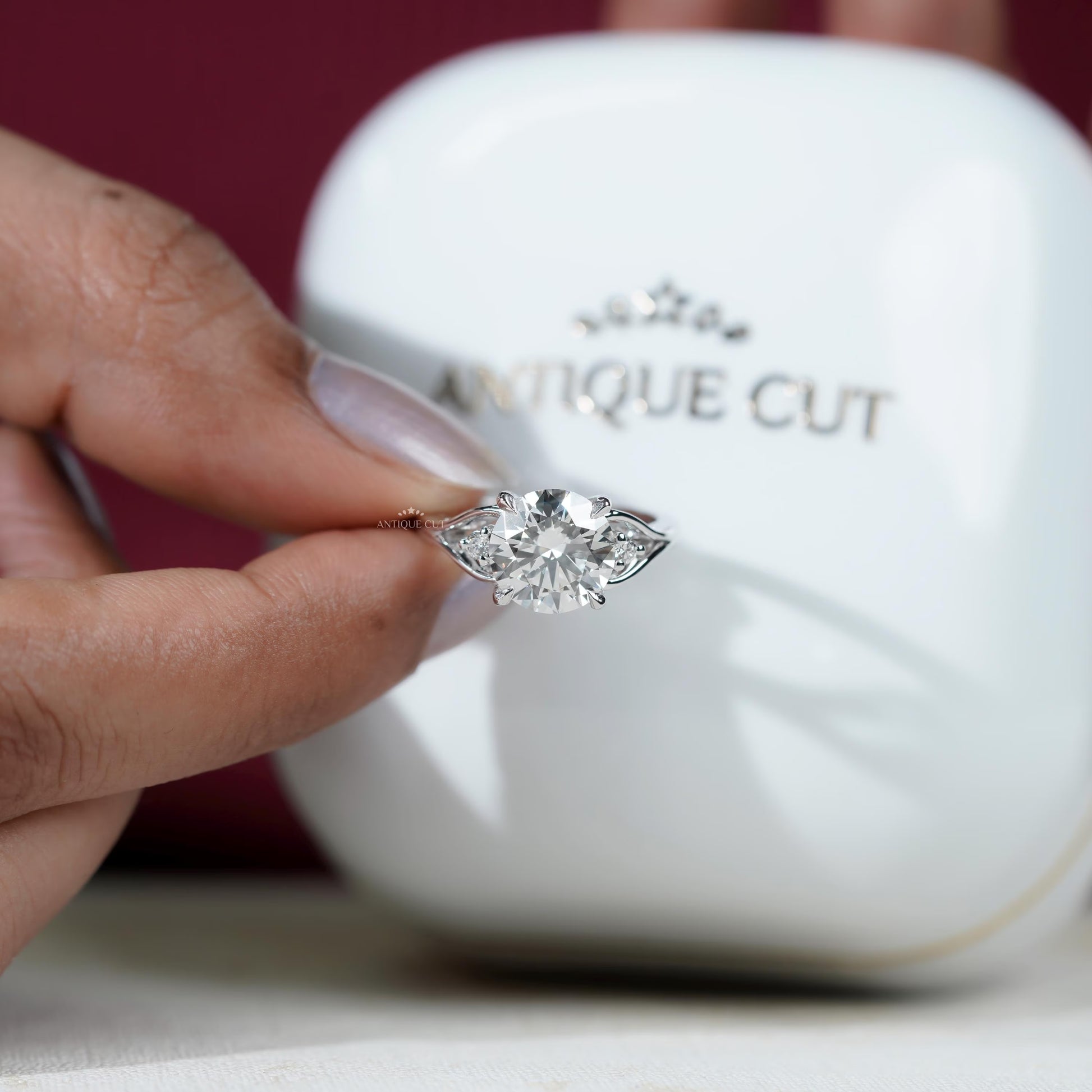 IGI certified round cut diamond ring close-up